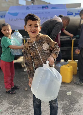 Distribution of clean water in Southern Gaza.